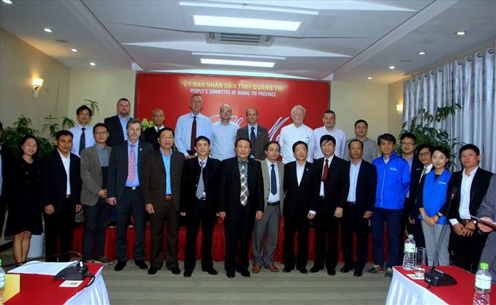 Lãnh đạo tỉnh Quảng Trị tiếp đón các nhà đầu tư nước ngoài đến tìm hiểu đầu tư. Ảnh: P.V