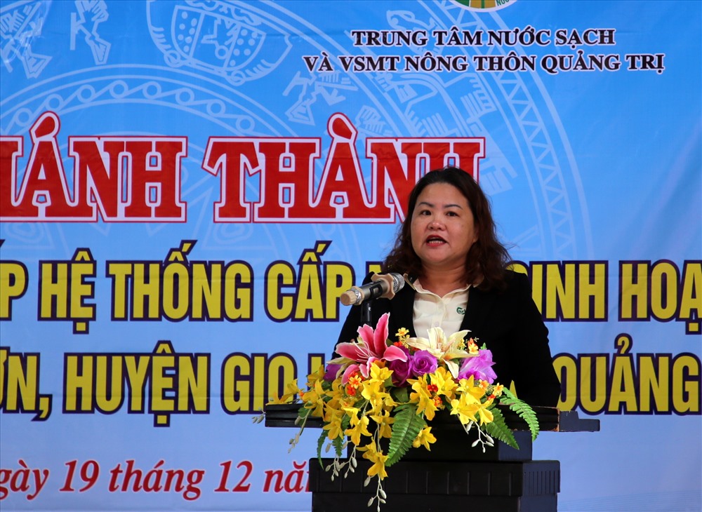 Đại diện Cty TNHH Bia Carlsberg Việt Nam nói rằng sẽ đồng hành với người dân Quảng Trị trong việc hỗ trợ xây dựng hệ thống nước sạch. Ảnh: HN.