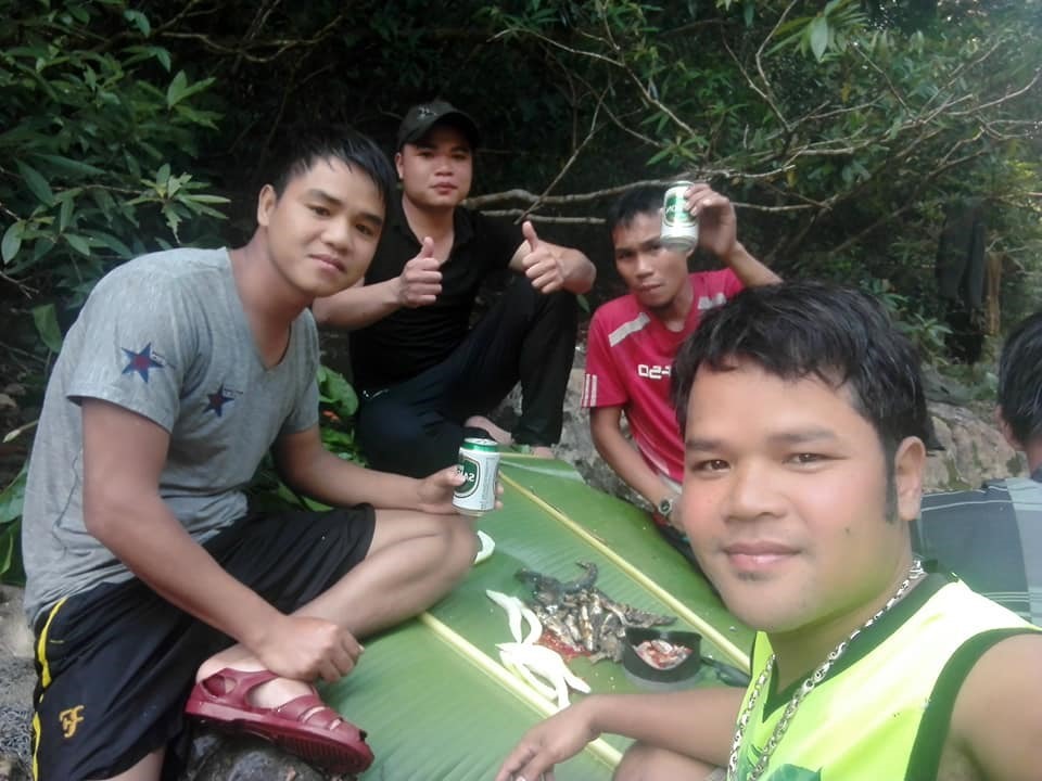 Các bạn trẻ đang khám phá thiên nhiên Húc Nghì (huyện Đak Rông, tỉnh Quảng Trị), giữa những ngày nắng nóng đây là địa điểm tuyệt vời nhất trong hành trình. Anh: Nhuoc Ho