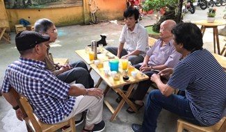 Ông Nguyễn Sự (hàng bên phải, thứ 3 ngoài vào). Ảnh: VCH