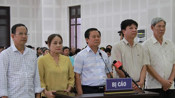 5 con người này đã bị vụ án oan đày đọa suốt 8 năm trời. Ảnh: HỮU KHÁ