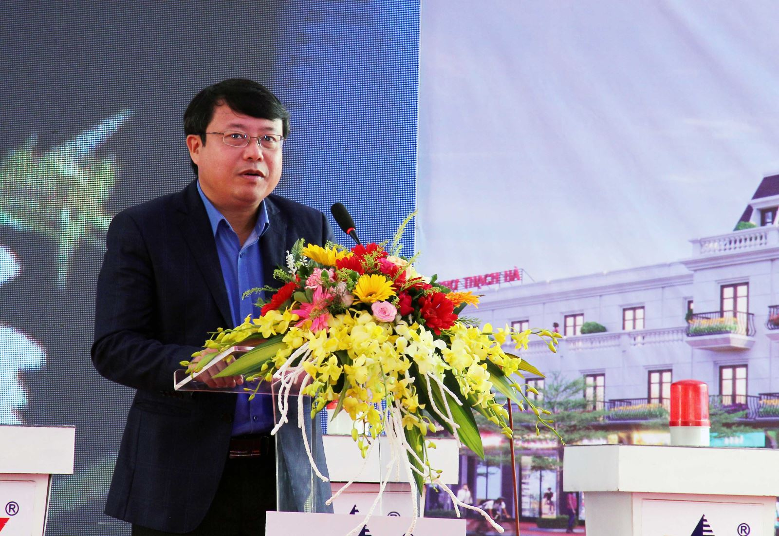 Phó Chủ tịch UBND tỉnh Hà Tĩnh Dương Tất Thắng phát biểu tại hội nghị xúc tiến đầu tư Hà Tĩnh.
