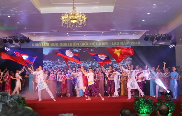 Một tiết mục trong chương trình "Chung dòng Sê Pôn". Ảnh: Hưng Thơ