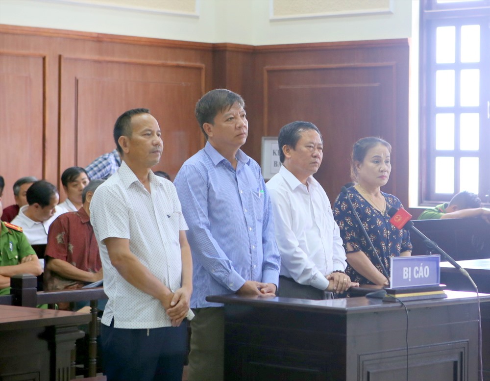 Các bị cáo tại phiên xét xử phúc thẩm. Ảnh: HT.