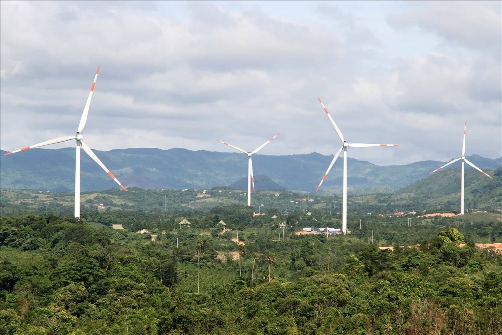 Nhà máy điện gió Hướng Linh (huyện Hướng Hóa, Quảng Trị) đã hòa lưới điện quốc gia từ năm 2017 có công suất 30 MW. Ảnh: Hưng Thơ