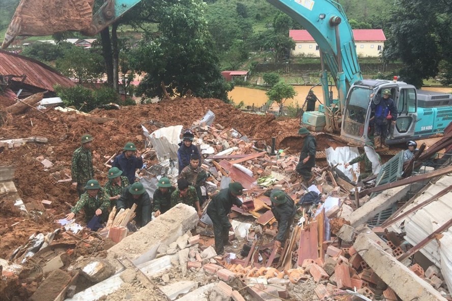 ực lượng cứu hộ tìm kiếm người gặp nạn của Đoàn Kinh tế Quốc phòng 337 tại đồi Tạc (huyện Hướng Hóa, Quảng Trị) - ảnh chụp chiều 18.10. Ảnh: Hưng Thơ