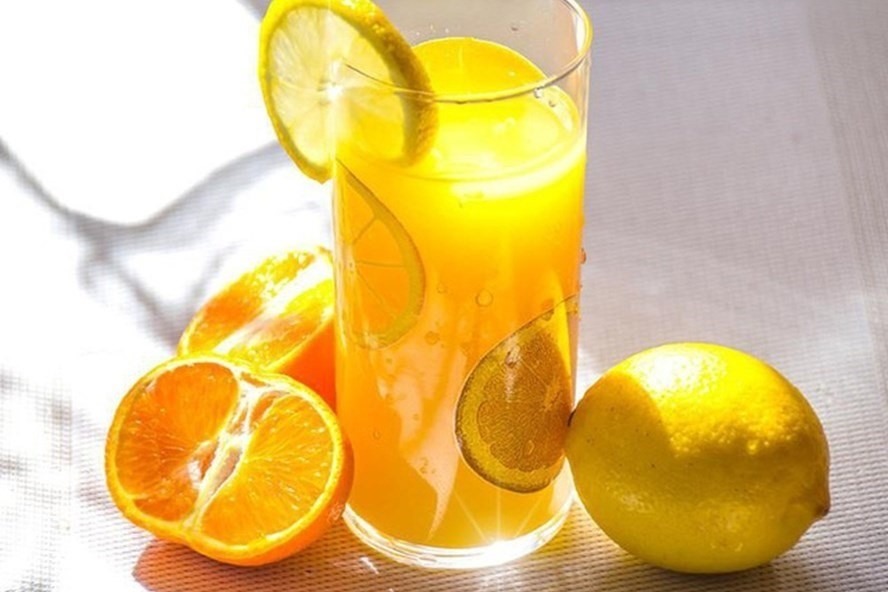 Ngoài việc cung cấp vitamin C, cam còn có nhiều lợi ích bất ngờ. Ảnh: Healthline.