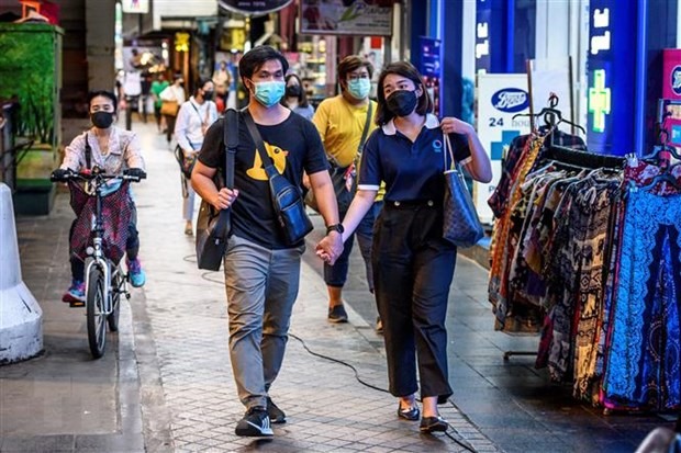 Người dân đeo khẩu trang phòng lây nhiễm COVID-19 tại Bangkok, Thái Lan ngày 8/5/2020. (Nguồn: AFP/TTXVN)