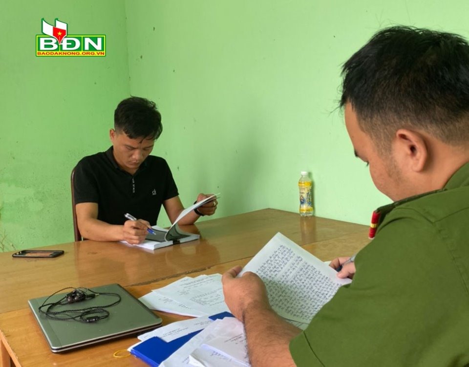 Cơ quan CSĐT Công an tỉnh Đắk Nông làm việc với Trần Bá Nhật