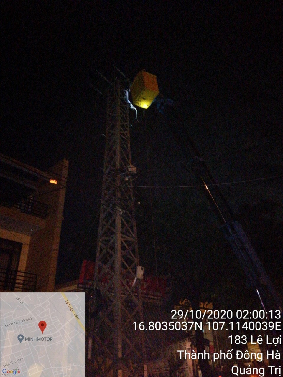 200 cán bộ, công nhân viên ngành điện Quảng Trị làm việc xuyên đêm để sớm khôi phục cấp điện trở lại