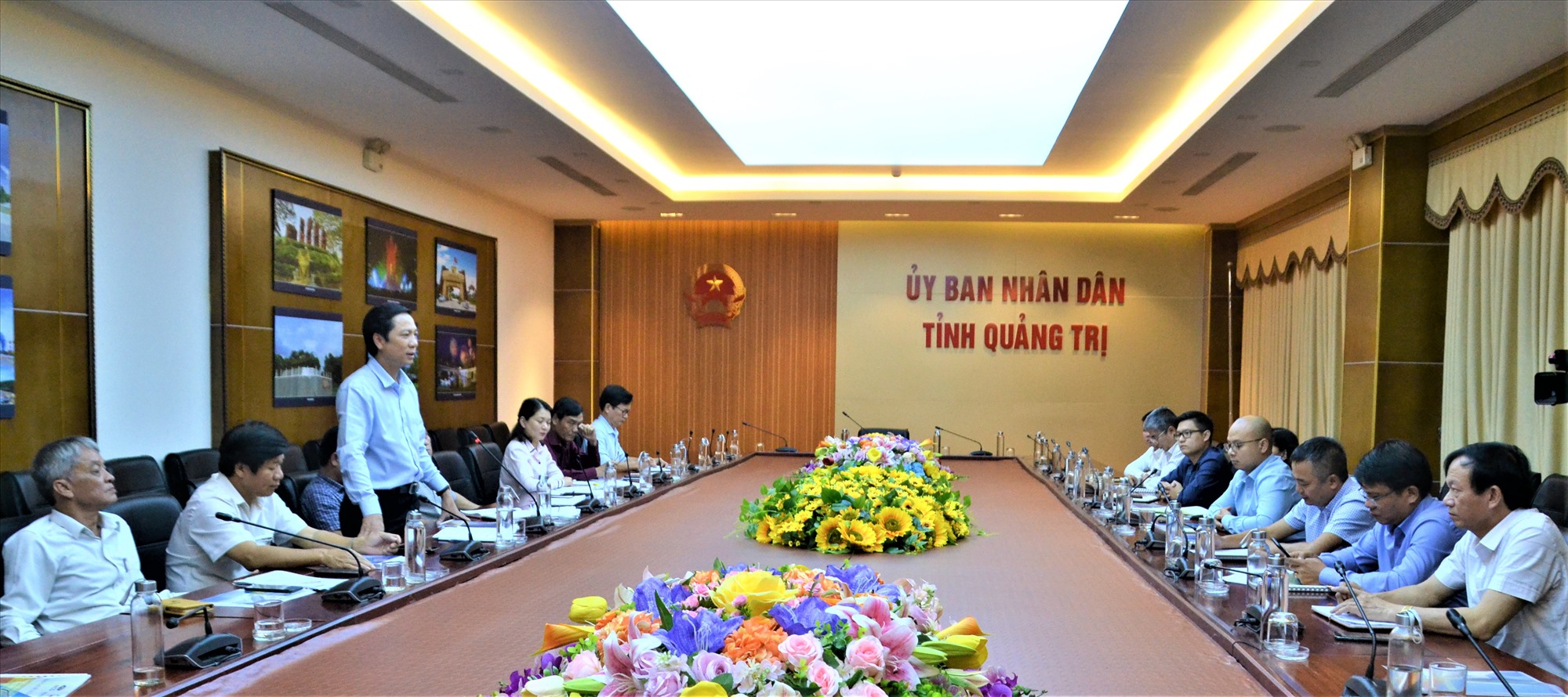 Phó Chủ tịch UBND tỉnh Hoàng Nam phát biểu tại cuộc họp - Ảnh: An Phong