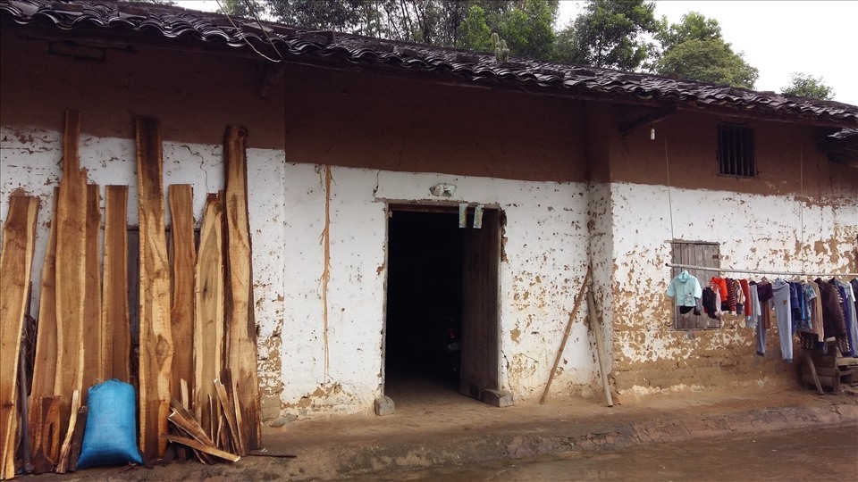 Bình Liêu hiện có rất nhiều ngôi nhà trình tường bằng đất cổ của đồng bào các dân tộc thiểu số. Ảnh: Nguyễn Hùng