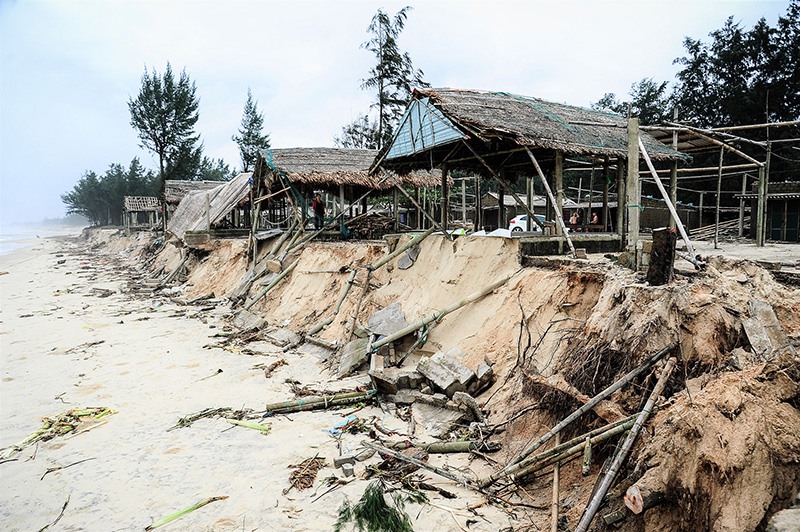 Bãi tắm Gio Hải bị tàn phá sau mưa bão - Ảnh: T.T​