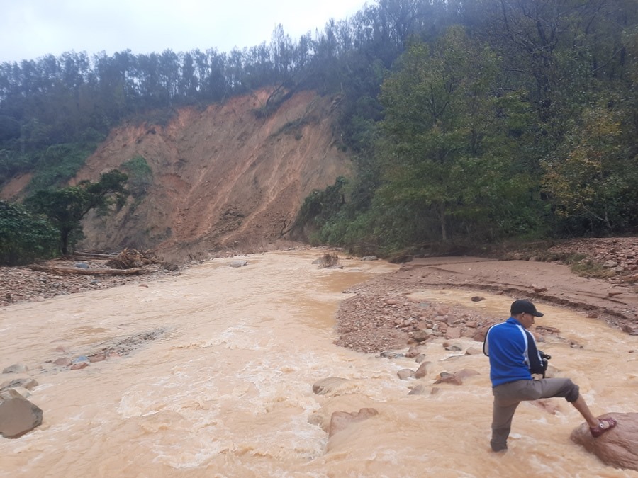 Đường đến núi Tà Pang, xã Hướng Sơn, huyện Hướng Hóa được cảnh báo nguy cơ sạt lở cao