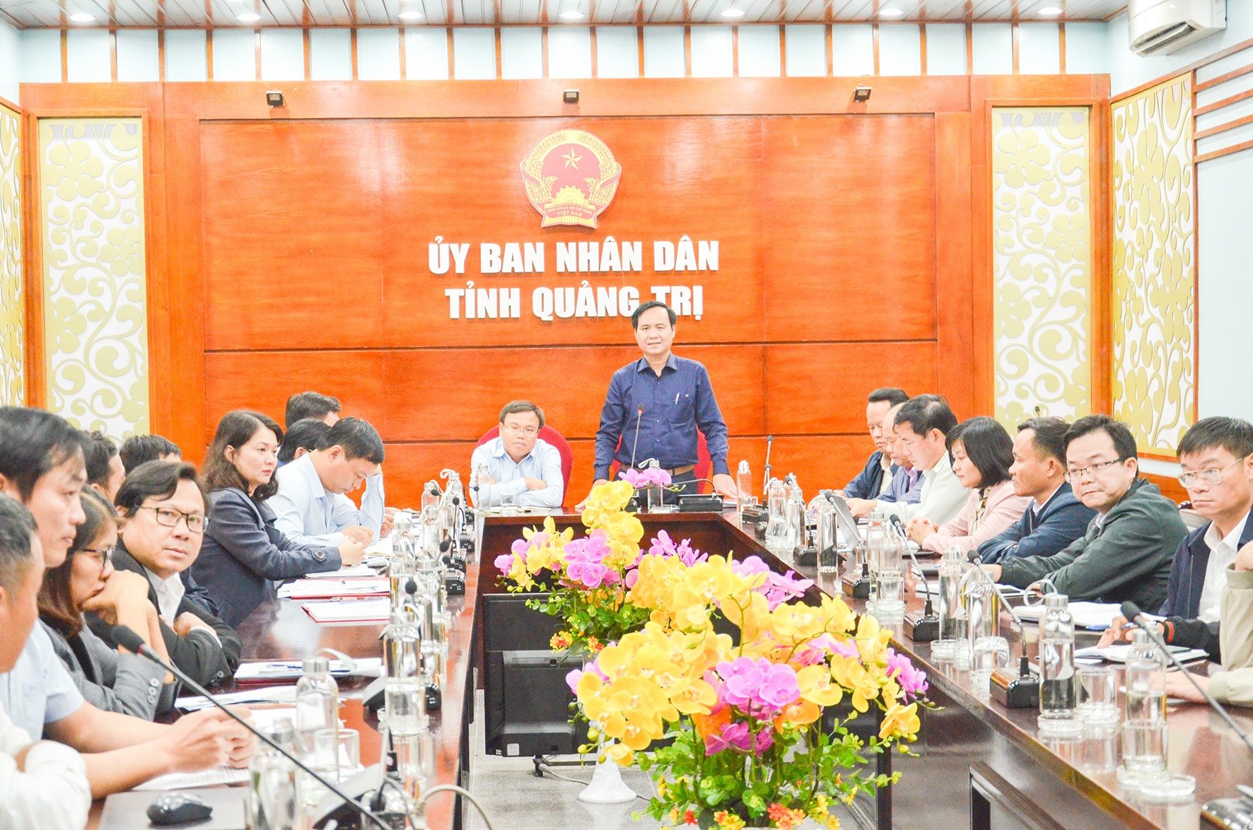 Chủ tịch UBND tỉnh Võ Văn Hưng phát biểu tại cuộc họp -Ảnh: L.M