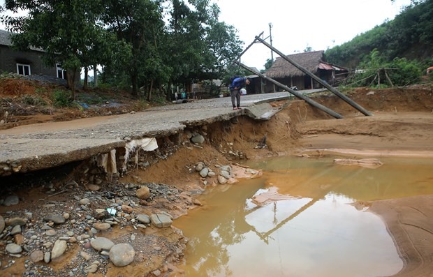 Hạ tầng ở các xã miền núi huyện Vĩnh Linh hư hại nghiêm trọng do mưa lũ. (Ảnh: Hồ Cầu/TTXVN)