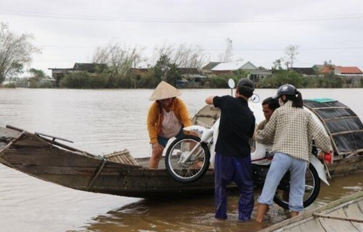 Nhiều xã ở huyện Quảng Điền bị ngập lụt sâu, trên diện rộng. (Ảnh: Đỗ Trưởng/TTXVN)