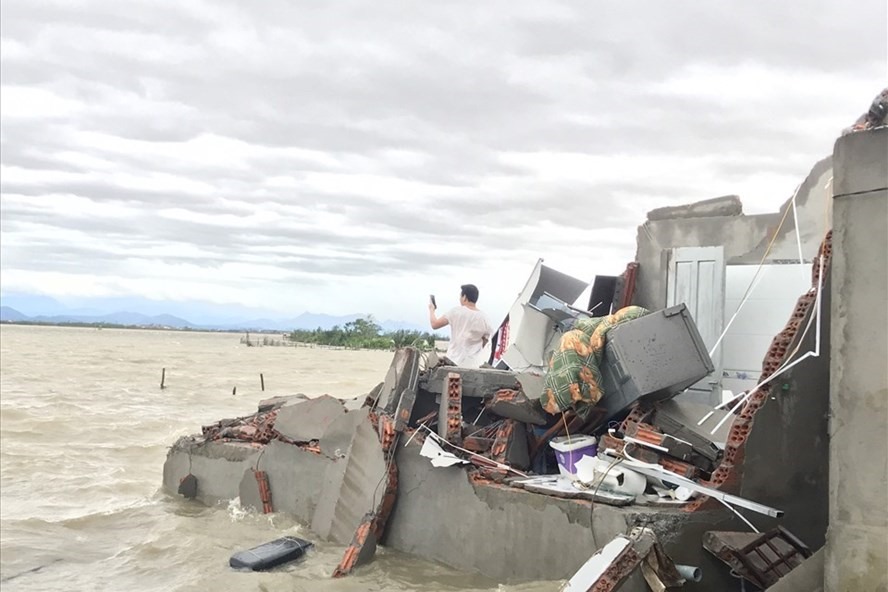 Thừa Thiên Huế là tỉnh có nhiều nhà bị sập và hư hại nhất trong bão số 13. Ảnh: Phúc Đạt.