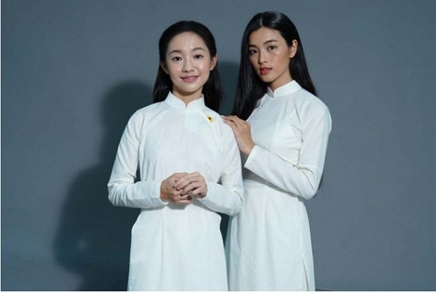 Hoàng Hà (trái) vào vai Dao Ánh, Lan Thy (phải) vào vai chị gái Bích Diễm.