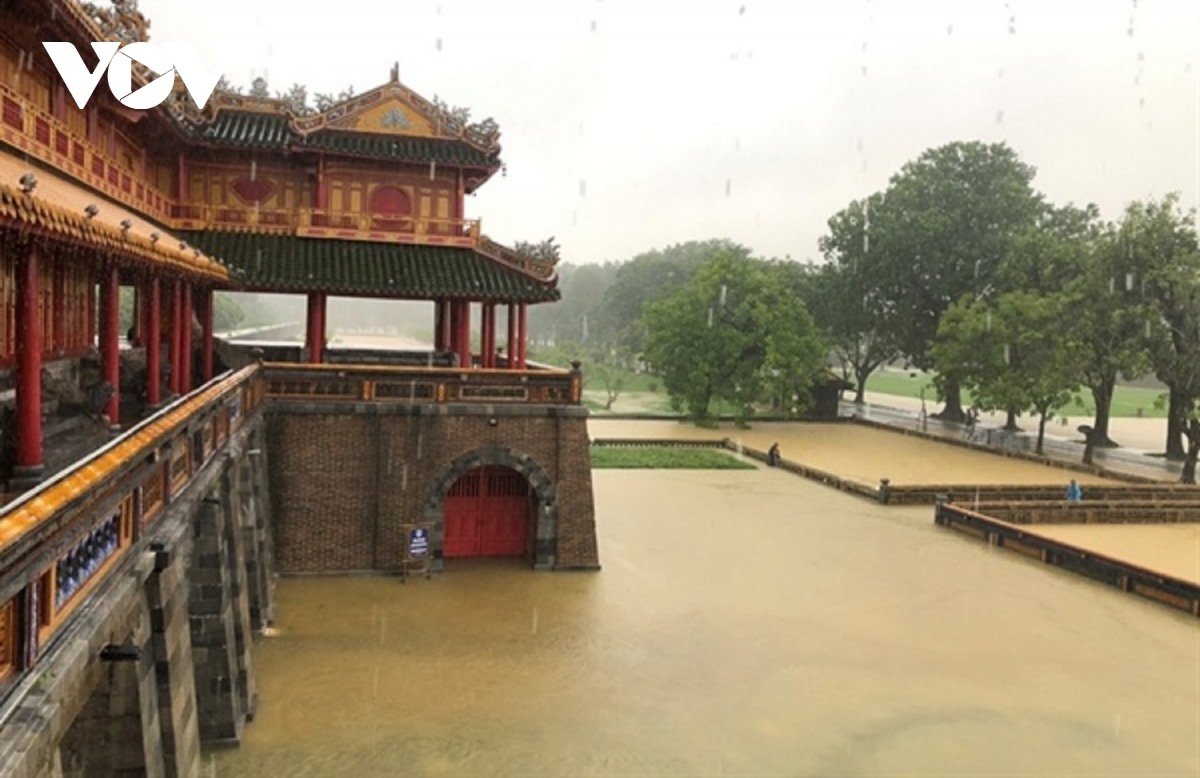 Cổng Ngọ Môn Huế trong các đợt lũ lụt vừa qua.