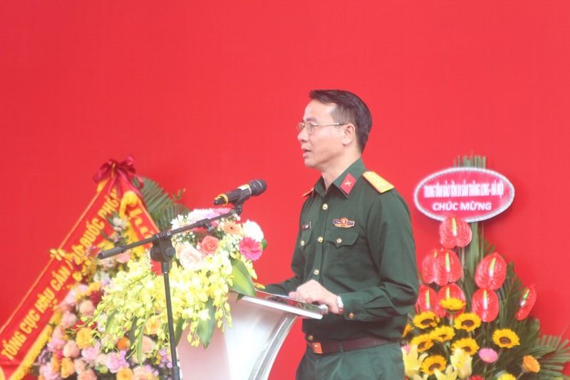 Thượng tá Lê Vũ Huy, Giám đốc Bảo tàng Lịch sử Quân sự Việt Nam phát biểu chào mừng lễ khai mạc.