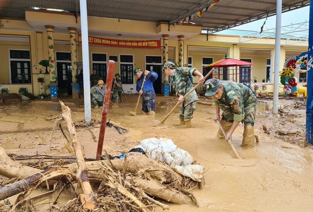 Nhiều học sinh tại Quảng Trị vẫn chưa thể trở lại trường học do bùn và cơ sở vật chất hư hại