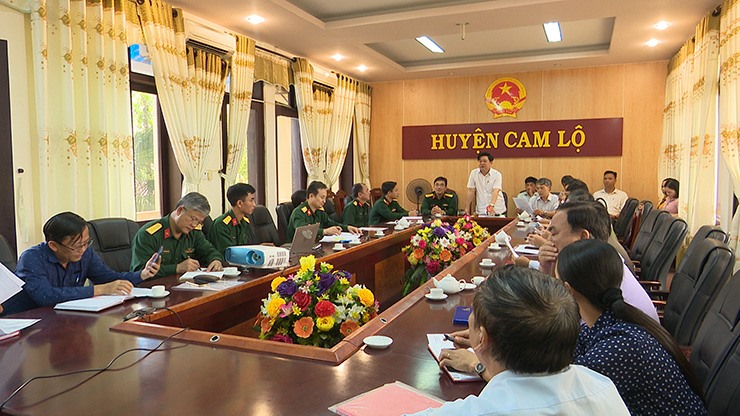 Đc Ngô Quang Chiến, Bí thư Huyện ủy, Chủ tịch UBND huyện phát biểu tại buổi làm việc