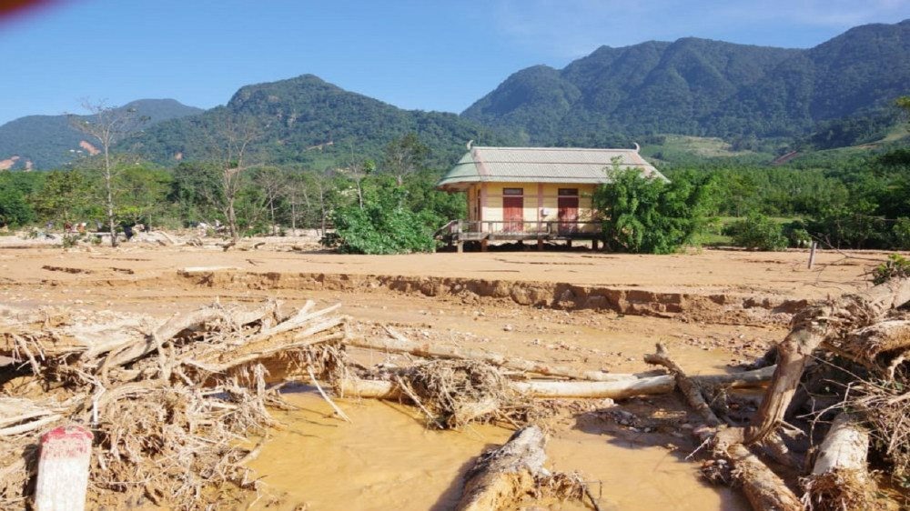 Thiệt hại ở Hướng Việt quá nặng nề, việc khắc phục hậu quả do mưa lũ, sạt lở dự kiện sẽ kéo dài