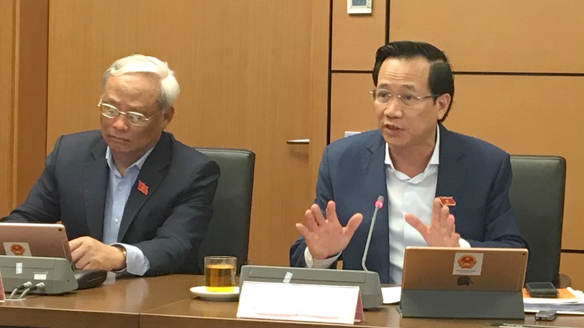 Bộ trưởng Đào Ngọc Dung phát biểu tại thảo luận tổ sáng 2/11.