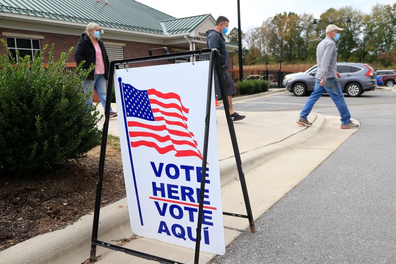 Nhiều bang ở Mỹ vẫn đang tiến hành kiểm phiếu. Ảnh: Brian Blanco/AFP