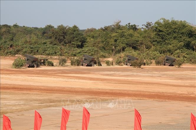 Hệ thống tên lửa BM21 trước giờ khai hỏa. Ảnh: Thu Phương/Pv TTXVN tại Lào