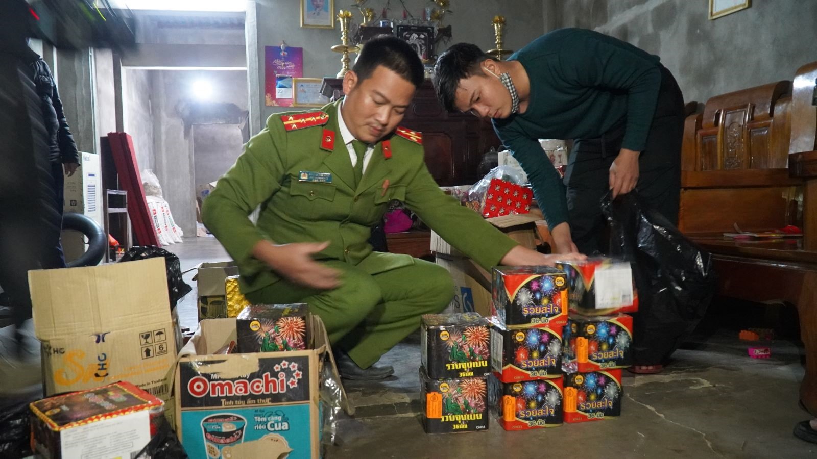 Số lượng pháo được thu giữ tại cửa hàng tạp hóa Việt Thu