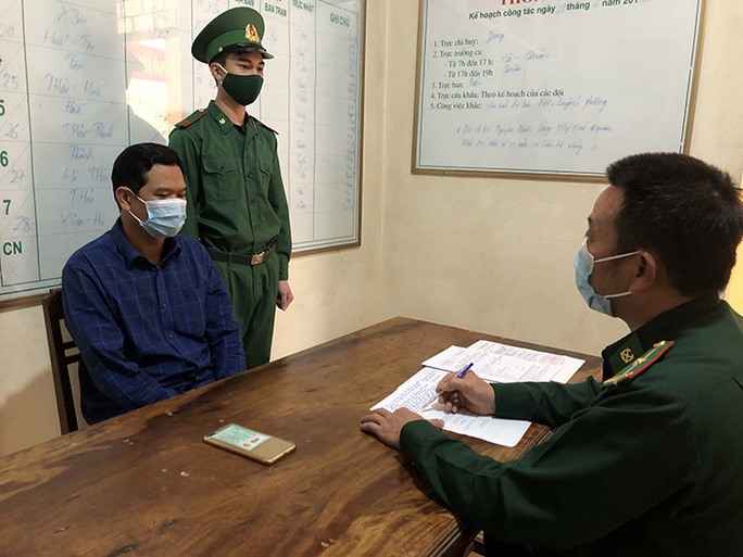 BĐBP Quảng Bình lập biên bản vi phạm đối với Nguyễn Đông Duy trước khi đưa về khu cách ly của tỉnh