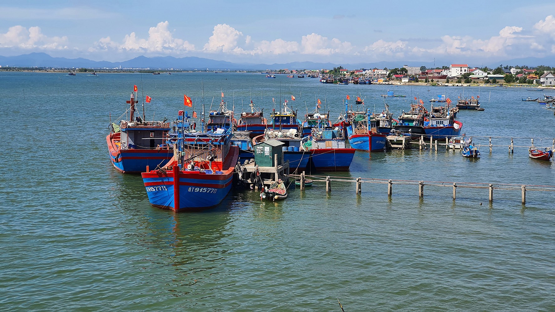 Đội tàu khai thác xa bờ của ngư dân thị trấn Cửa Việt, huyện Gio Linh-Ảnh: T.Q​