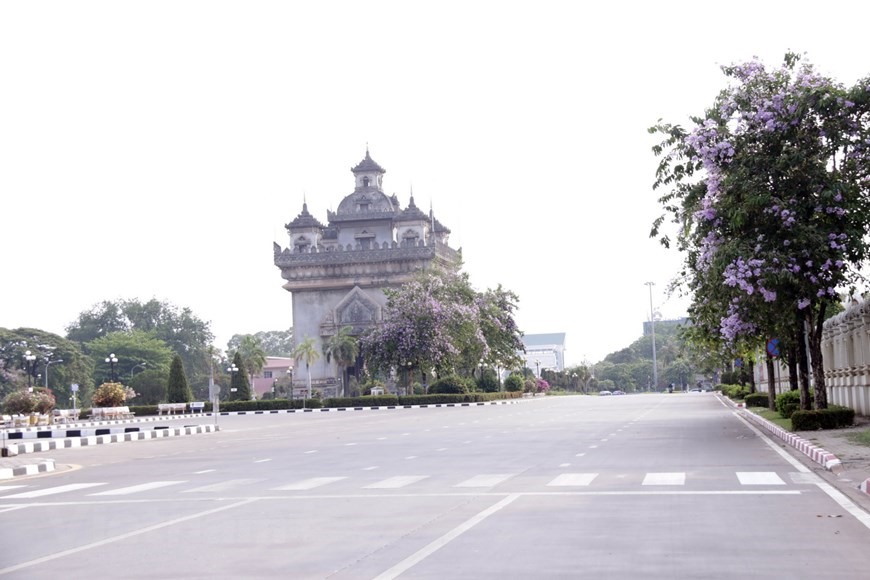 Tuyến phố ở trung tâm thủ đô Viêng Chăn cũng trở nên vắng lặng dù đang trong dịp Tết cổ truyền của Lào.