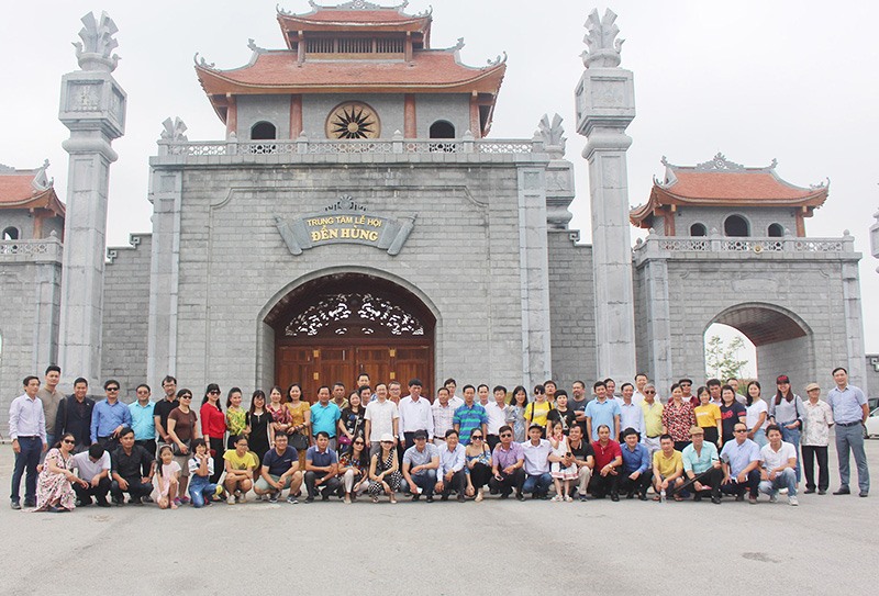Du khách về thăm Khu Di tích lịch sử Đền Hùng ở tỉnh Phú Thọ. Ảnh: Tú Linh
