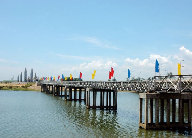 Cầu Hiền Lương – Sông Bến Hải.Ảnh: Internet