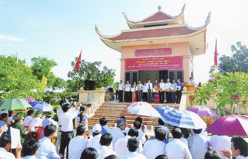 Lễ báo công tại Đền thờ Chủ tịch Hồ Chí Minh (Hà Xá, Triệu Ái)