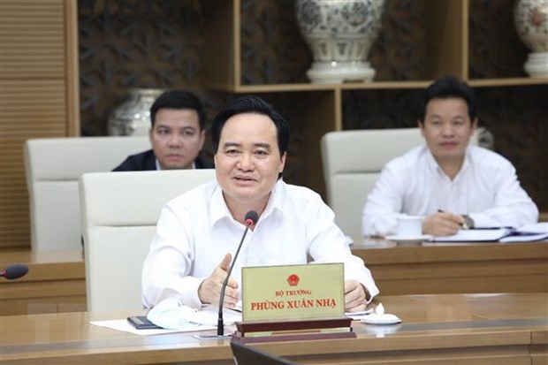 Bộ trưởng Bộ Giáo dục và Đào tạo Phùng Xuân Nhạ phát biểu tại buổi làm việc. (Ảnh: Văn Điệp/TTXVN)