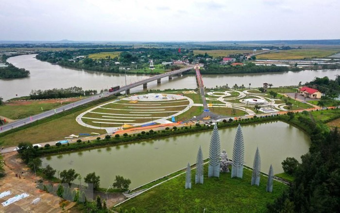 Cụm di tích đôi bờ Hiền Lương-Bến Hải đã được Bộ Văn hóa thể thao và du lịch xếp hạng quốc gia ngày 12/12/1986; Thủ tướng Chính phủ xếp hạng di tích quốc gia đặc biệt ngày 9/12/2013. (Ảnh: Hồ Cầu/TTXVN)