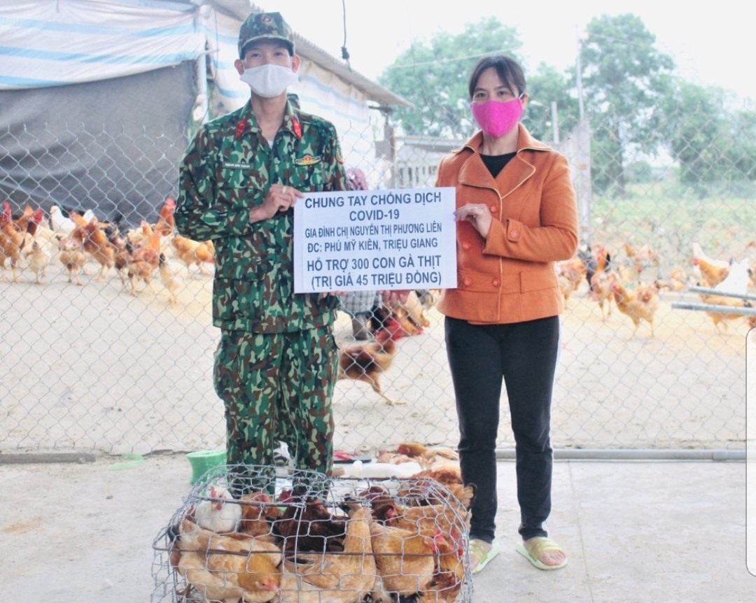 Gia đình chị Liên ủng hộ 300 con gà cho quỹ phòng, chống dịch bệnh COVID-19. Ảnh: K.K.S