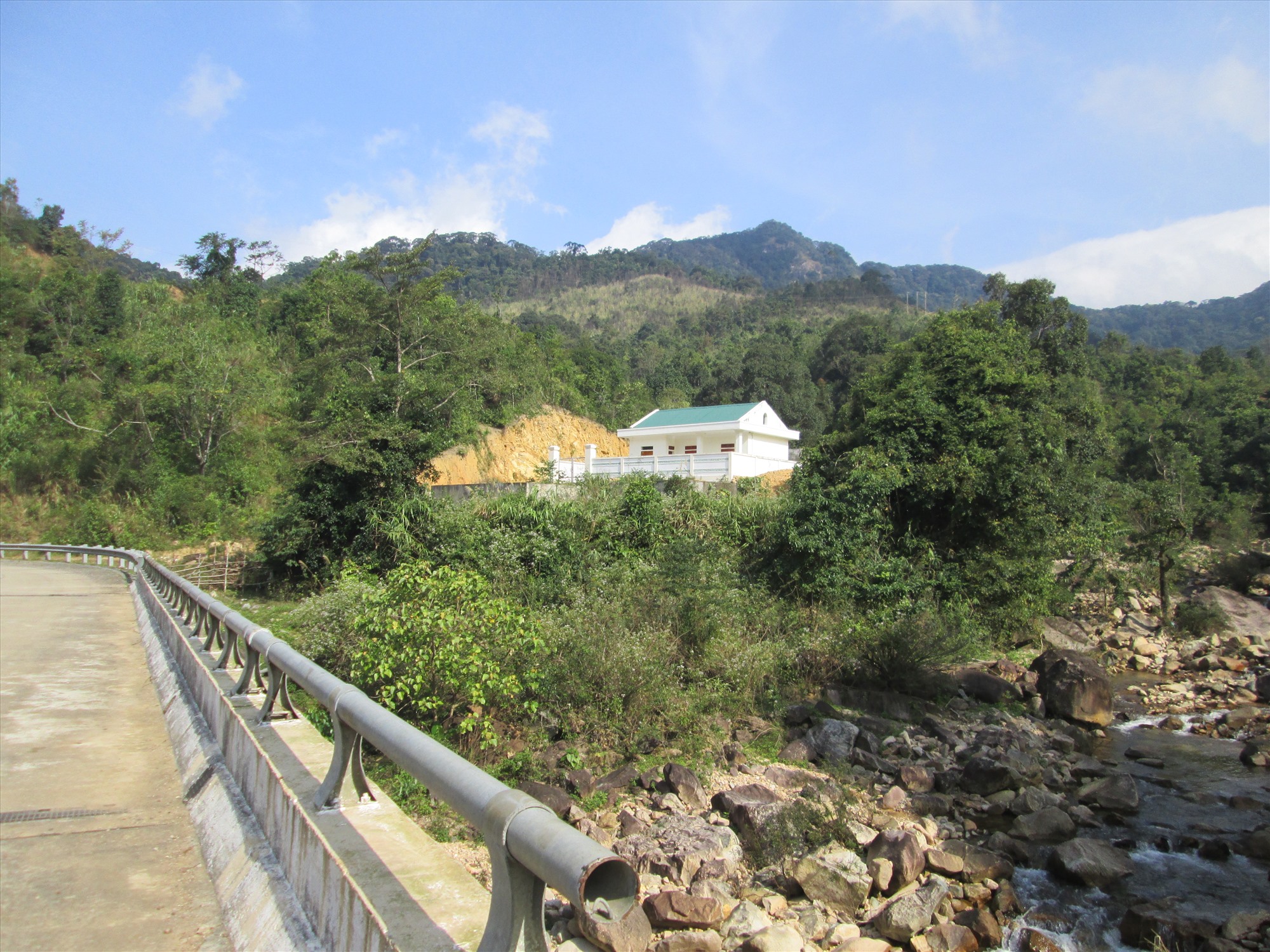 Ngôi nhà trên đỉnh Sa Mù (huyện Hướng Hóa, tỉnh Quảng Trị), ở địa điểm này có độ dốc 9,8%