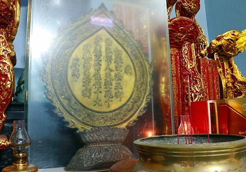 “Quả tim lửa” được vua Minh Mạng ban cho chùa Tam Thai trong chuyến ngự du đến Ngũ Hành Sơn lần đầu năm 1825. Ảnh: Nguyễn Đông