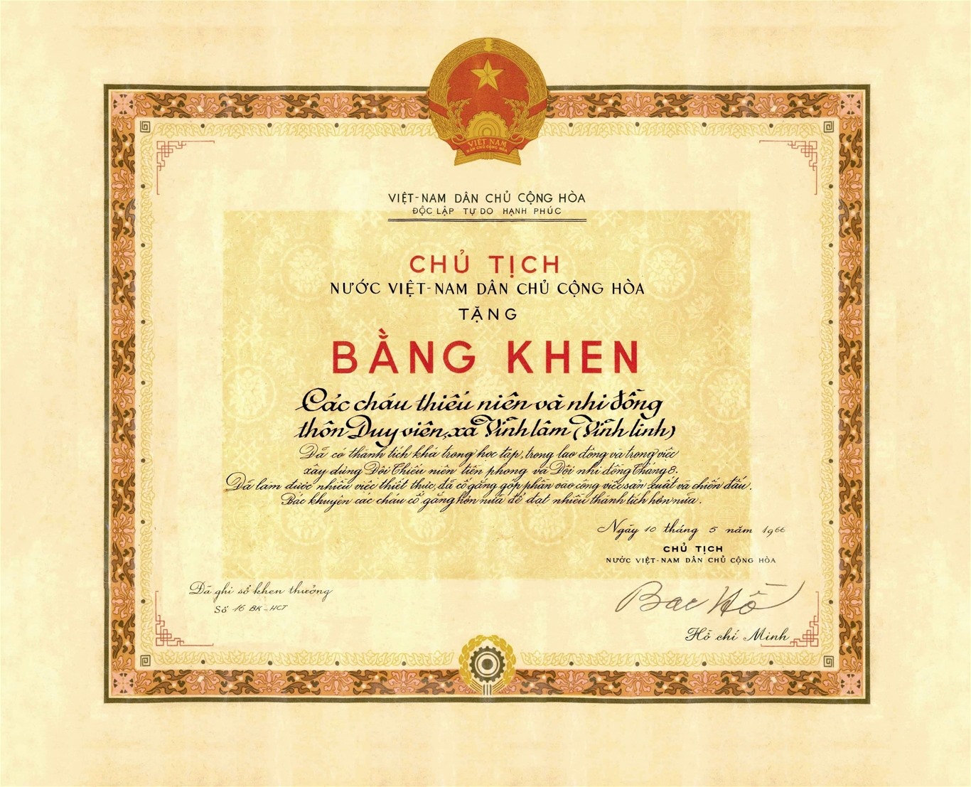 Bằng khen Chủ tịch Hồ Chí Minh tặng các cháu thiếu niên và nhi đồng thôn Duy Viên, xã Vĩnh Lâm, huyện Vĩnh Linh, tỉnh Quảng Trị, ngày 10/5/1966. Ảnh: BTHCM