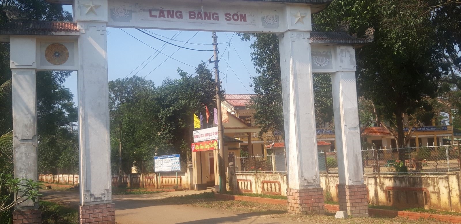 Cổng làng Bảng Sơn, xã Cam Nghĩa huyện Cam Lộ