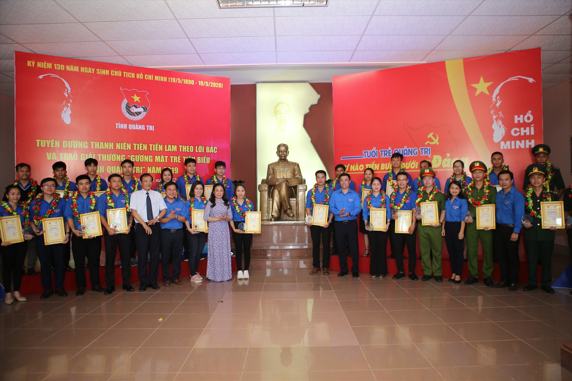 Các đại biểu tham dự chương trình tuyên dương Thanh niên tiên tiến làm theo lời Bác và trao giải thưởng “Gương mặt trẻ tiêu biểu tỉnh Quảng Trị” năm 2019
