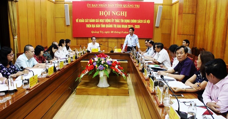 Phó Chủ tịch UBND tỉnh Hoàng Nam phát biểu tại buổi làm việc. Ảnh L.N