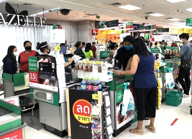 Người dân Thái Lan bắt đầu đổ đi mua sắm. (Ảnh: Ngọc Quang/TTXVN)
