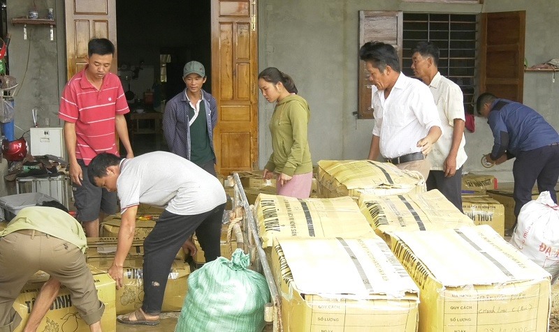 HTX kinh doanh và dịch vụ Nông sản Tây Vĩnh Thủy giao sản phẩm chanh leo cho đơn vị bao tiêu.