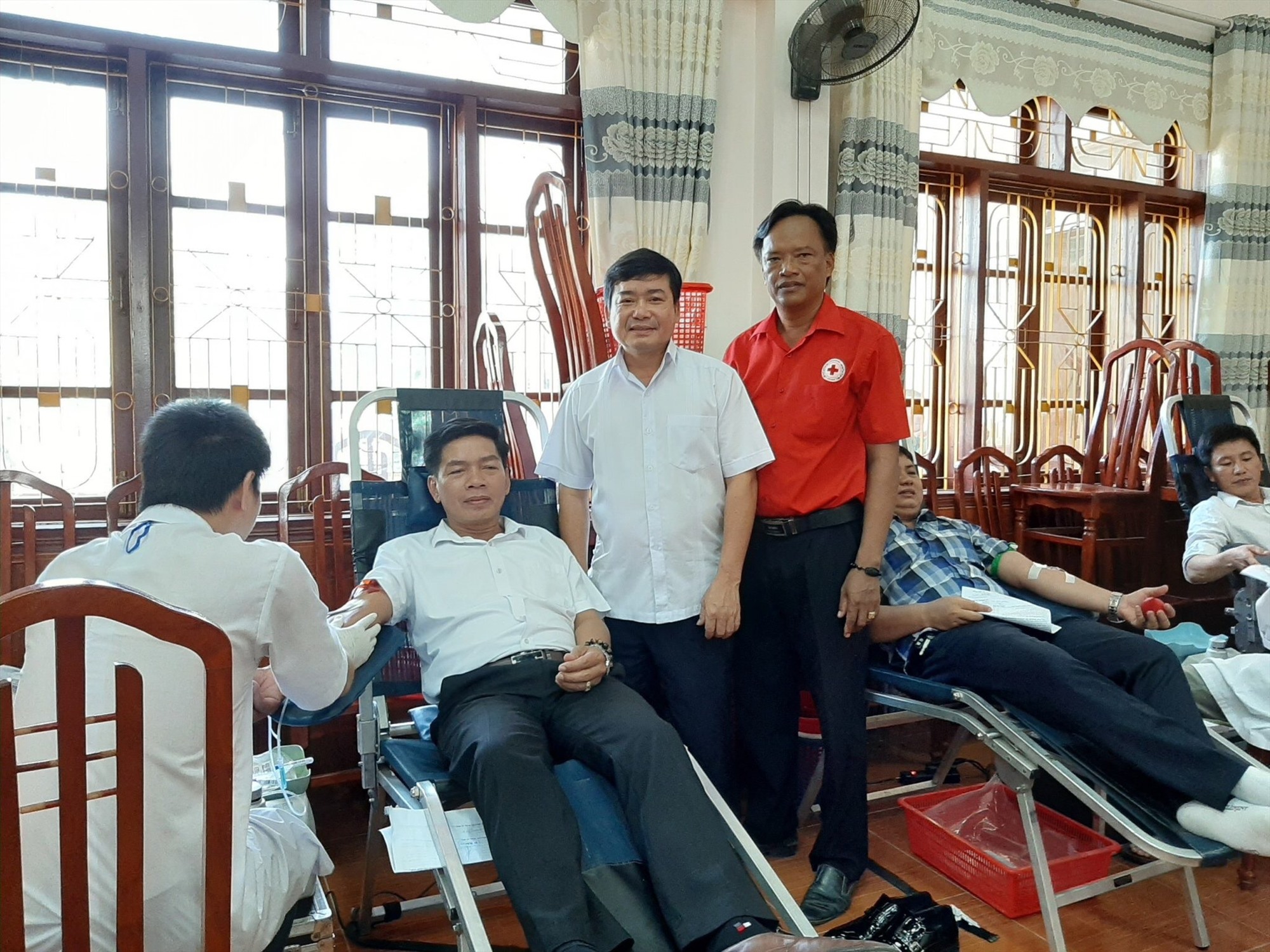 Hiến máu tình nguyện là việc làm thiết thực giúp ích cho cộng đồng - Ảnh: Thu Hạ